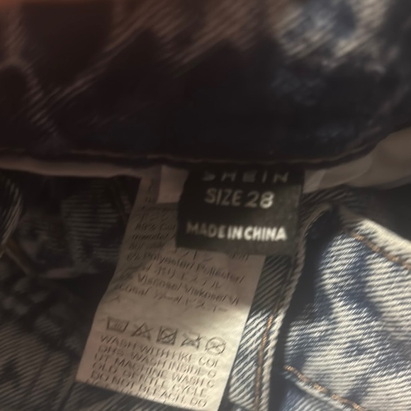 SHEIN Blue Straight Leg Jeans with Timeless Appeal - Picture 3 of 3